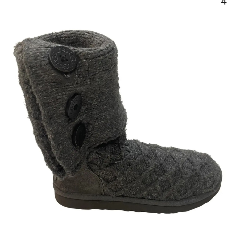 UGG sweater boats size 10 US